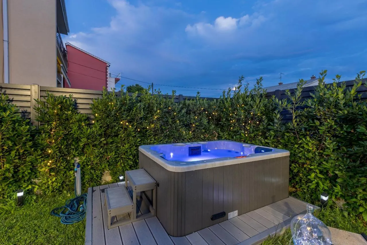 Apartment Dolce D Kastela 0*,  Croatia